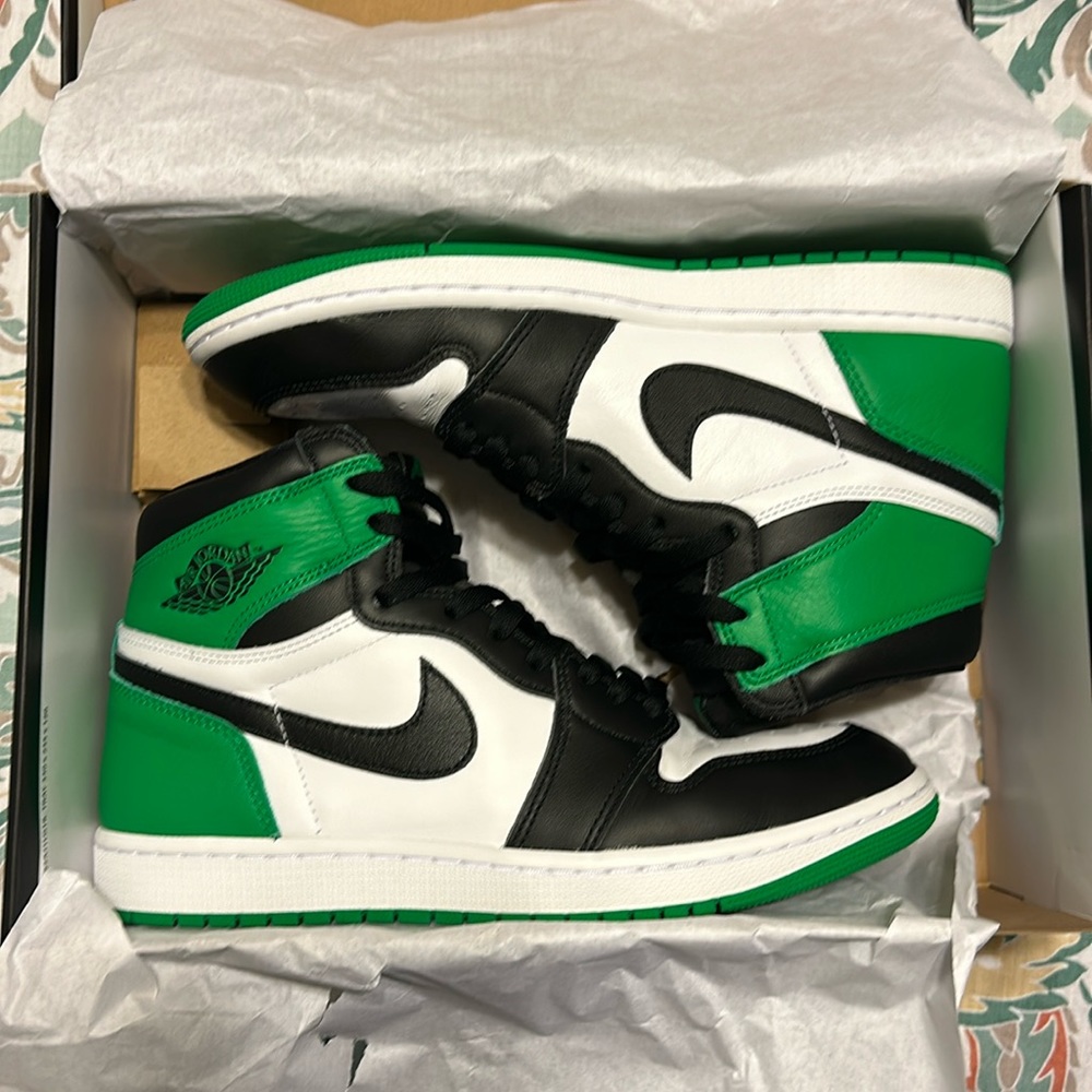 Nike Air Jordan 1 “Celtics Black Toe” size 10 lightly worn under 5 times.